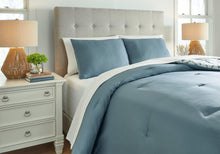 Load image into Gallery viewer, Adason Blue/White Queen Comforter Set
