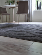 Load image into Gallery viewer, Averlain Black/Gray 5&#39;3&quot; x 7&#39; Rug
