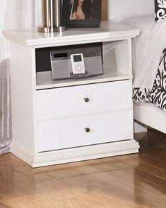 Bostwick Shoals White Queen Panel Bed with Mirrored Dresser, Chest and 2 Nightstands