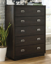 Load image into Gallery viewer, Hyndell - Five Drawer Chest
