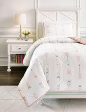 Load image into Gallery viewer, Lexann - Comforter Set
