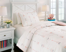 Load image into Gallery viewer, Lexann - Comforter Set
