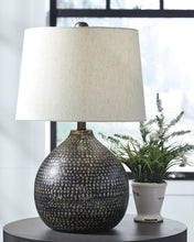 Load image into Gallery viewer, Maire -Metal Table Lamp (1/cn)
