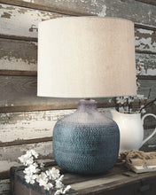 Load image into Gallery viewer, Malthace - Metal Table Lamp (1/cn)
