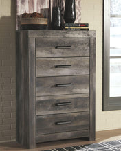 Load image into Gallery viewer, Wynnlow - Five Drawer Chest
