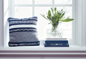 Yarnley Navy/White Pillow