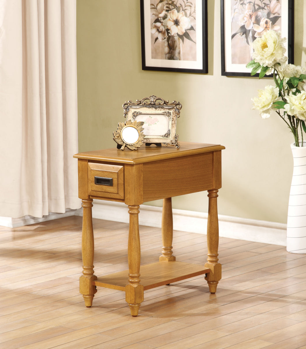 Qrabard Light Oak Side Table