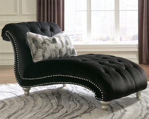 Harriotte Chaise image