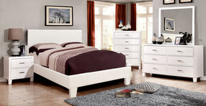 Winn Park White 5 Pc. Queen Bedroom Set w/ Chest