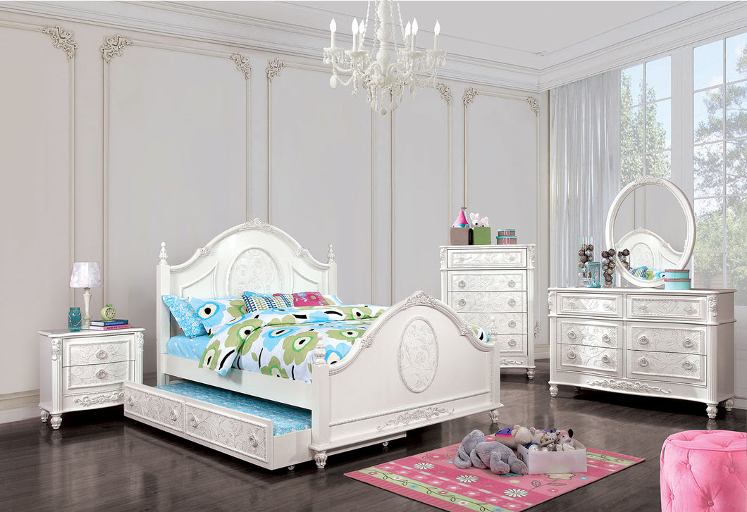 Henrieta Off-White 4 Pc. Full Bedroom Set